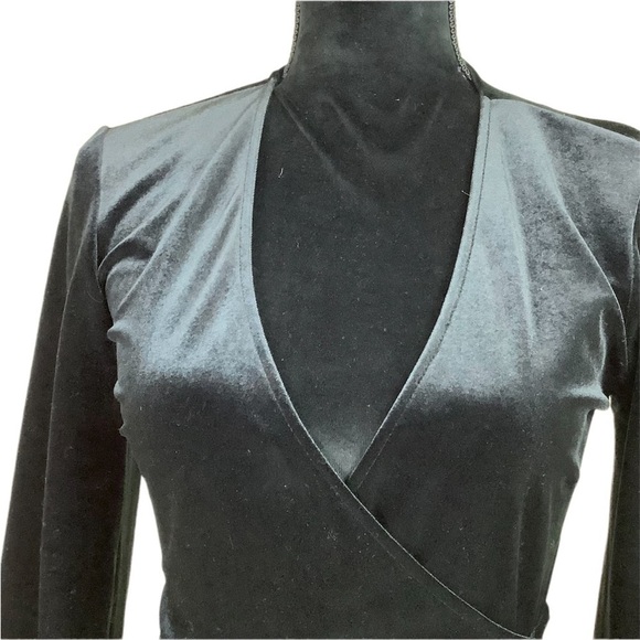 ZARA BLACK STRETCH VELVET WRAP DRESS - Picture 3 of 6